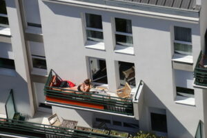 balcone con sporgenza all'ultimo piano