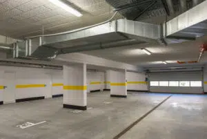 foto di un portone di garage condominiale