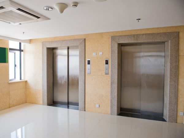 due ascensori condominiali per manutenzione